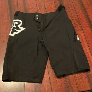 Race Face boys mountain biking shorts